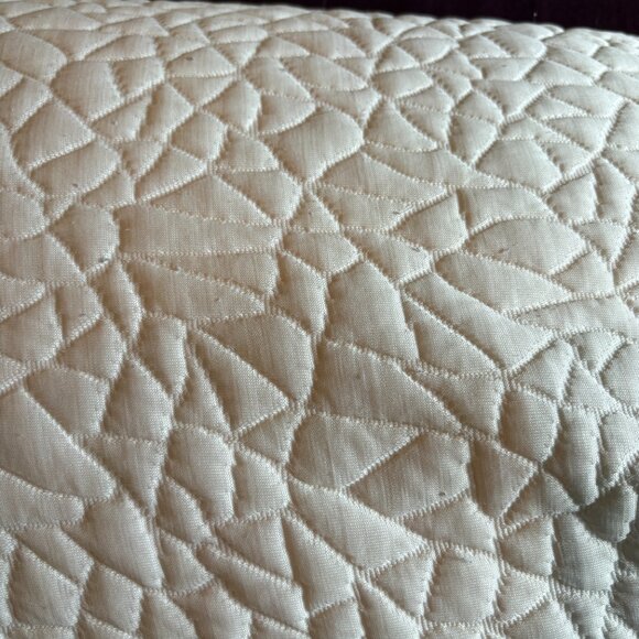 Therm-A-Sleep Snow Queen Memory Foam Clusters Pillow – Standard Size - Picture 3 of 7